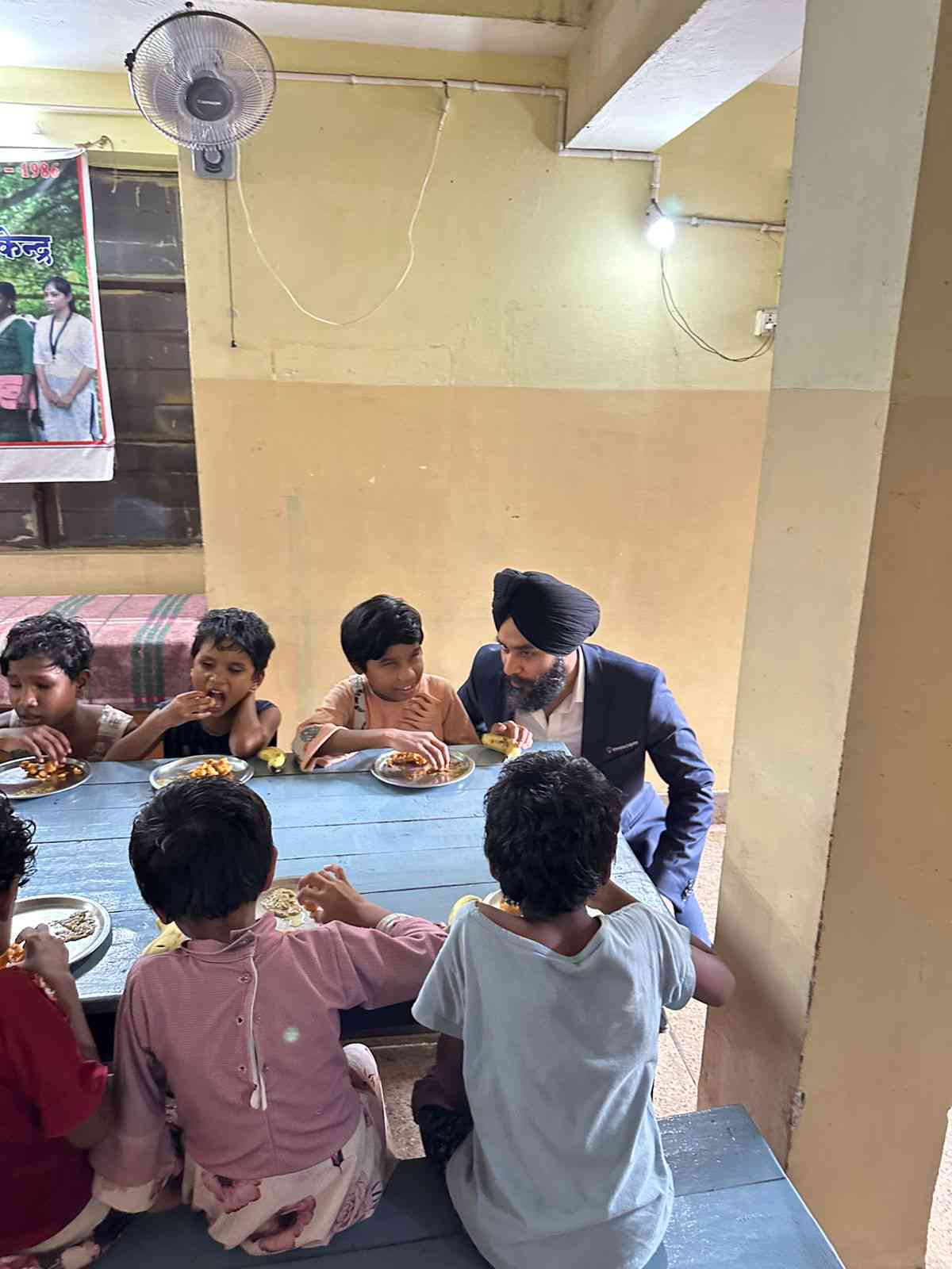 Ein Funken Hoffnung: Unsere Spende für ein Waisenhaus und eine Blindenschule für Mädchen in Indien